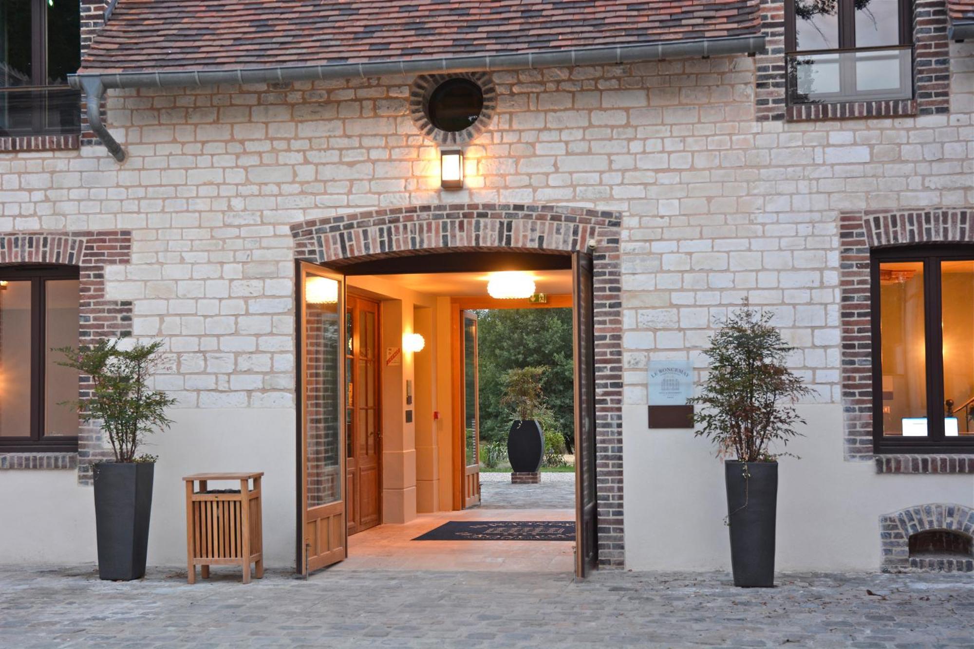 Domaine Du Roncemay - Hotel, Restaurants, Spa & Golf Aillant-sur-Tholon Zewnętrze zdjęcie
